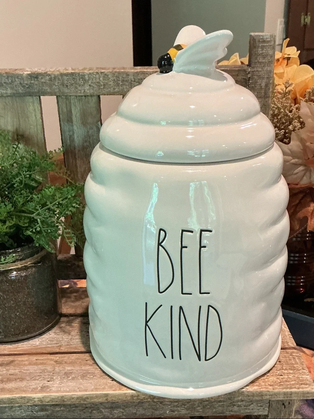 EUC - Rae Dunn BEE KIND Beehive Canister
